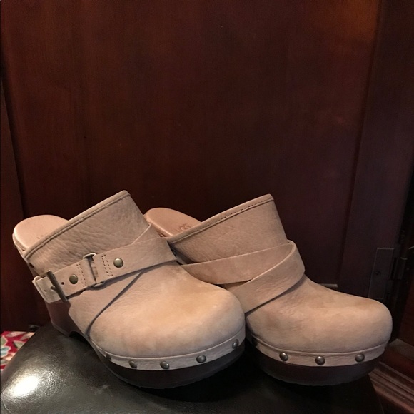 💋💋SOLD 💋💋UGG NATALEE PLATFORM MULES - Picture 2 of 7